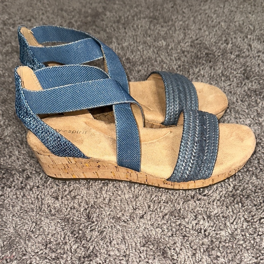 Easy Spirit Navy and Tan Sandals - Picture 2 of 5